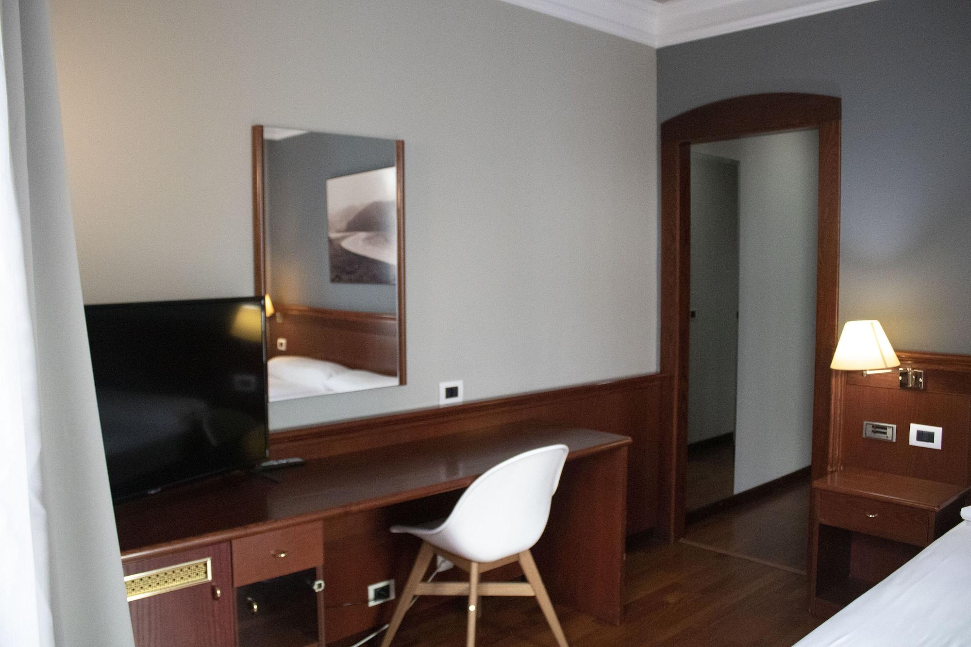 Hotel Alda El Suizo Ferrol Buitenkant foto