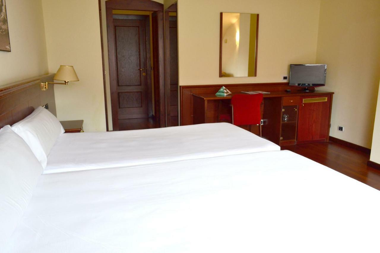 Hotel Alda El Suizo Ferrol Buitenkant foto